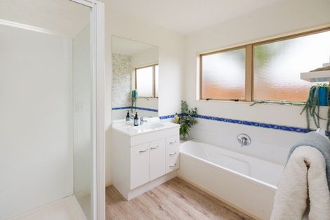 Photo of property in 19 Rothesay Place, Highbury, Palmerston North, 4412