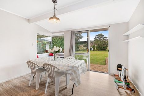 Photo of property in 50 Awaroa Road, Helensville, 0800