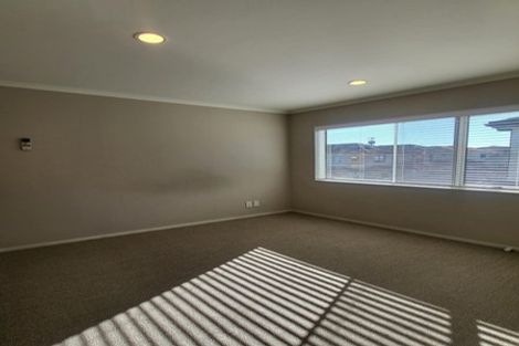 Photo of property in 11 Lorenzo Way, Flat Bush, Auckland, 2016