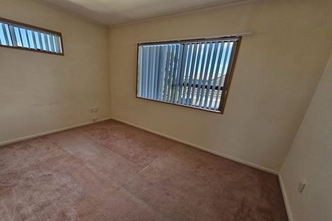 Photo of property in 1/979 Beach Road, Torbay, Auckland, 0630