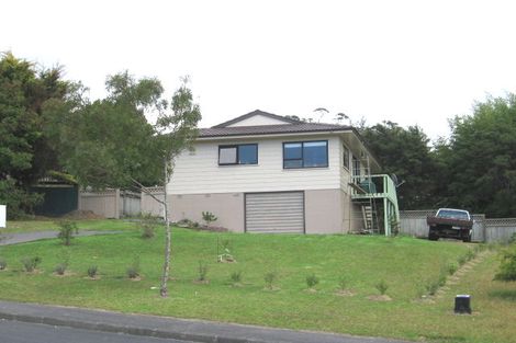 Photo of property in 40 Holmes Drive South, Massey, Auckland, 0614