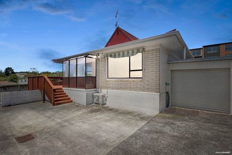 Photo of property in 56 Highland Park Drive, Highland Park, Auckland, 2010