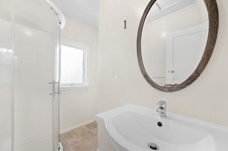 Photo of property in 123 Onepu Road, Lyall Bay, Wellington, 6022