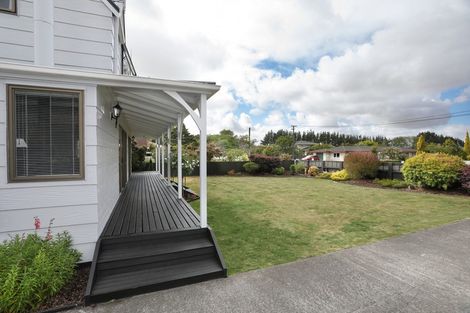 Photo of property in 11 Oaklea Avenue, Marton, 4710