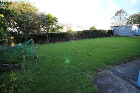 Photo of property in 1 Lowtherhurst Road, Massey, Auckland, 0614