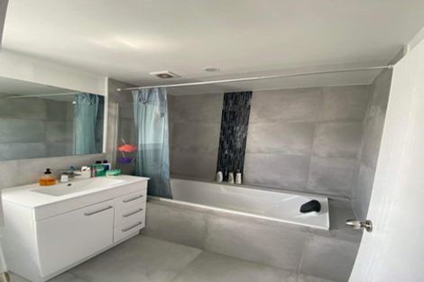 Photo of property in 9 Humphrey Kemp Avenue, Henderson, Auckland, 0612