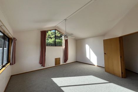 Photo of property in 6 Bushview Place, Upper Vogeltown, New Plymouth, 4310