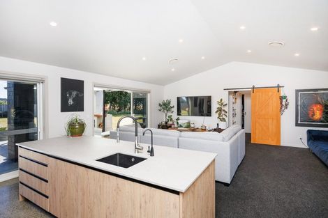 Photo of property in 985 Parewanui Road, Parewanui, Bulls, 4894