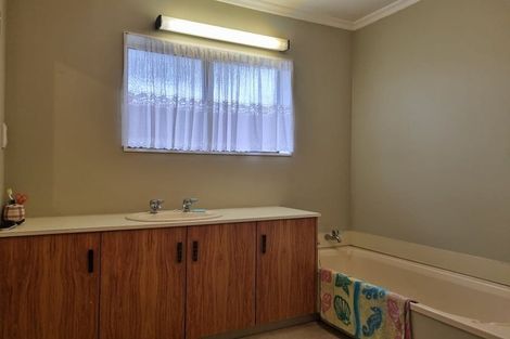 Photo of property in 2/2 Broadway, Waitara, 4320