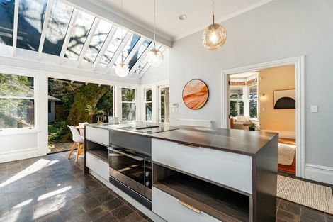 Photo of property in 50 Garden Road, Northland, Wellington, 6012