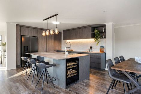 Photo of property in 28 Madison Street, Cambridge, 3434