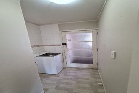 Photo of property in 39 Sunnyside Road, Sunnyvale, Auckland, 0612