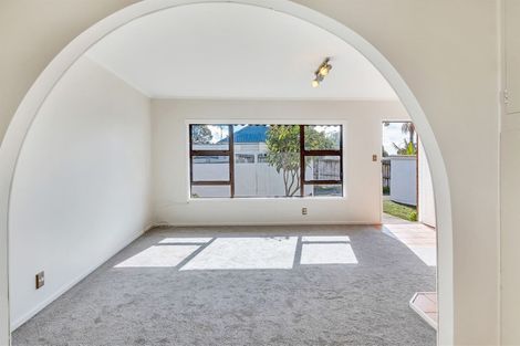 Photo of property in 2/115 Mcleod Road, Te Atatu South, Auckland, 0610