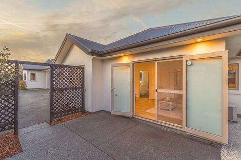 Photo of property in 4/15 Derrett Place, Saint Martins, Christchurch, 8022