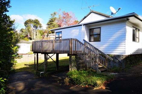 Photo of property in 2/20 Jenanne Place, Totara Vale, Auckland, 0629