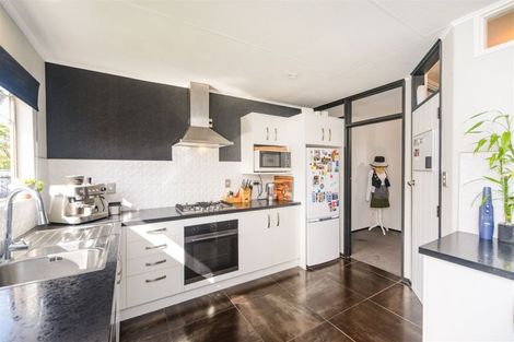 Photo of property in 6 Pukatea Place, Milson, Palmerston North, 4414