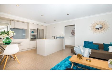 Photo of property in 39 Royal View Road, Te Atatu South, Auckland, 0610