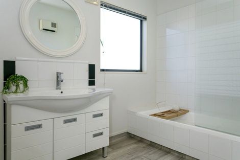 Photo of property in 2/7 Ngamotu Road, Taupo, 3330