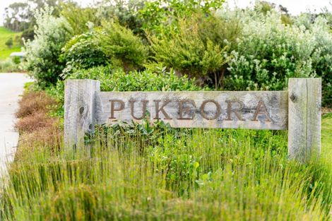 Photo of property in 4 Pukeora Way, Mangawhai, 0505