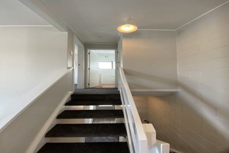 Photo of property in 21f9 Collins Avenue, Tawa, Wellington, 5028