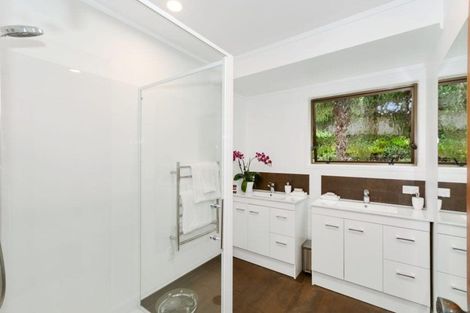 Photo of property in 130 Otitori Bay Road, Titirangi, Auckland, 0604