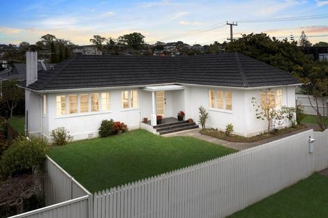 Photo of property in 61 Lyons Avenue, Murrays Bay, Auckland, 0630