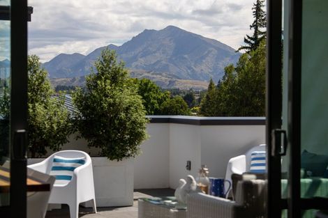 Photo of property in 15 Faulks Terrace, Wanaka, 9305