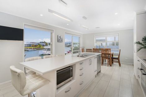 Photo of property in 17 Mermaid Place, Whitianga, 3510