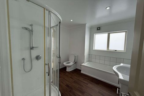 Photo of property in 40c Ruskin Road, Newlands, Wellington, 6037