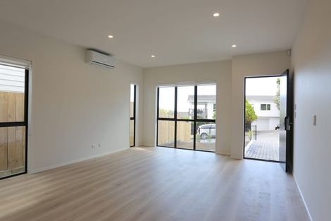 Photo of property in 1b Kirkdale Place, Northcross, Auckland, 0632