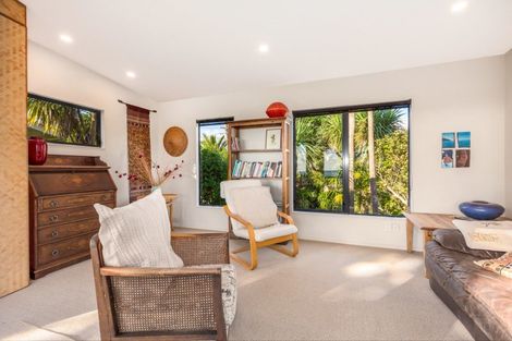 Photo of property in 137 Wellington Road, Paekakariki, 5034