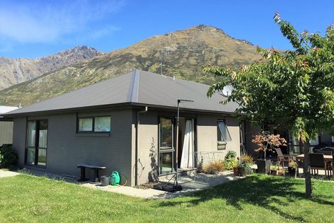 Photo of property in 16 Herries Lane, Lake Hayes, Queenstown, 9304
