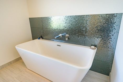 Photo of property in 33 Hartwell Drive, Kelvin Grove, Palmerston North, 4470