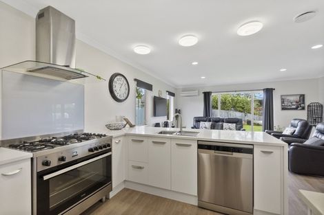 Photo of property in 13 Parkwood Place, Huntington, Hamilton, 3210