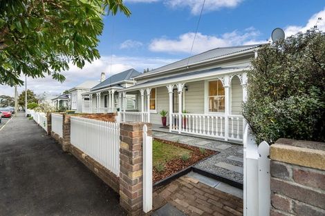 Photo of property in 17 Anne Street, Devonport, Auckland, 0624