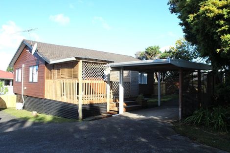 Photo of property in 2/109 Don Buck Road, Massey, Auckland, 0614