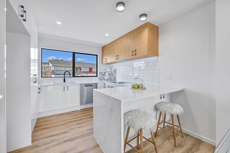 Photo of property in 27 Carole Crescent, Pakuranga, Auckland, 2010