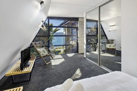 Photo of property in 377a Karaka Bay Road, Karaka Bays, Wellington, 6022