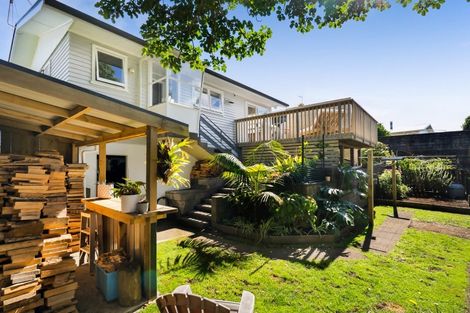 Photo of property in 17d Manu Crescent, Upper Vogeltown, New Plymouth, 4310