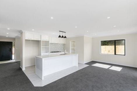 Photo of property in 6 Pihipihi Way, Crofton Downs, Wellington, 6035