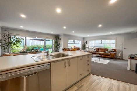 Photo of property in 50u2 Banbury Crescent, Fairfield, Hamilton, 3214