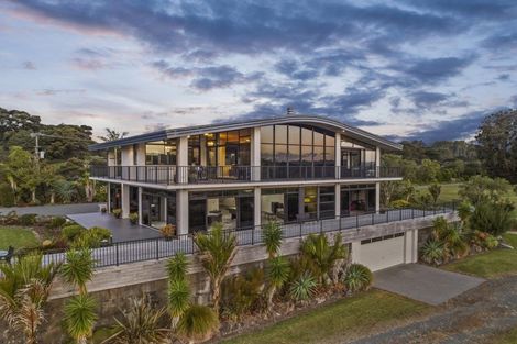 Photo of property in 56 Thelma Road, Mangawhai Heads, Mangawhai, 0505
