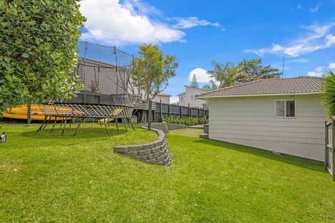 Photo of property in 1/39 Camrose Place, Glenfield, Auckland, 0629
