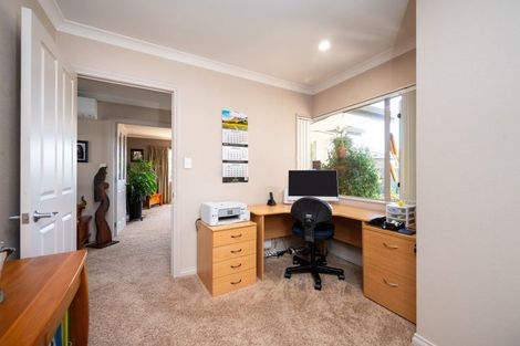 Photo of property in 16 Delta Mews Place, Clive, 4102