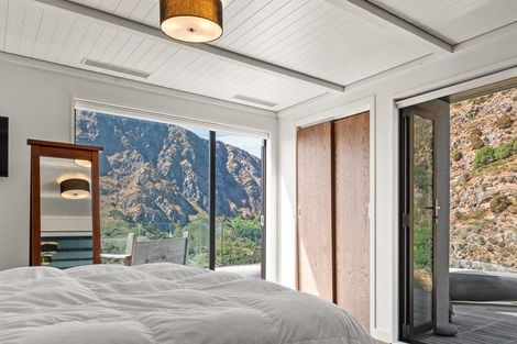 Photo of property in 12 Crow's Nest Road, Arthurs Point, Queenstown, 9371