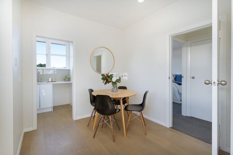 Photo of property in 32 Bracken Road, Paparangi, Wellington, 6037