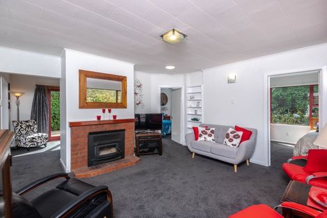 Photo of property in 15 Ruskin Road, Newlands, Wellington, 6037