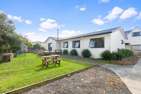 Photo of property in 13 Stevenson Road, Clarks Beach, 2122