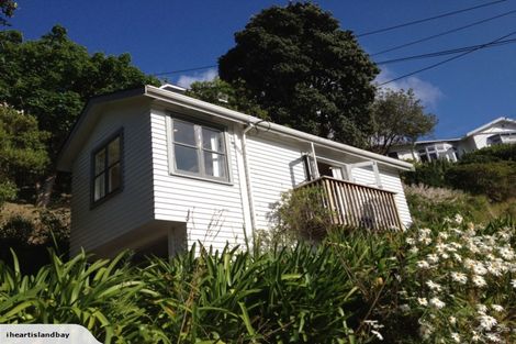 Photo of property in 2 Severn Street, Island Bay, Wellington, 6023