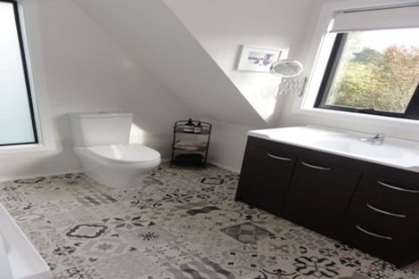 Photo of property in 2 Otonga Way, Churton Park, Wellington, 6037